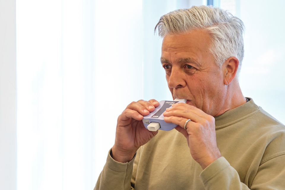 EasyOne Sky spirometer in use during a spirometry test